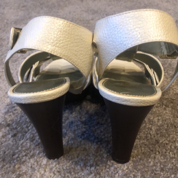 Brand new Beautifuls!! Sz 9.5B Chaps strappies. Heel ht 4 in. Solid & comfy. - Picture 2 of 8